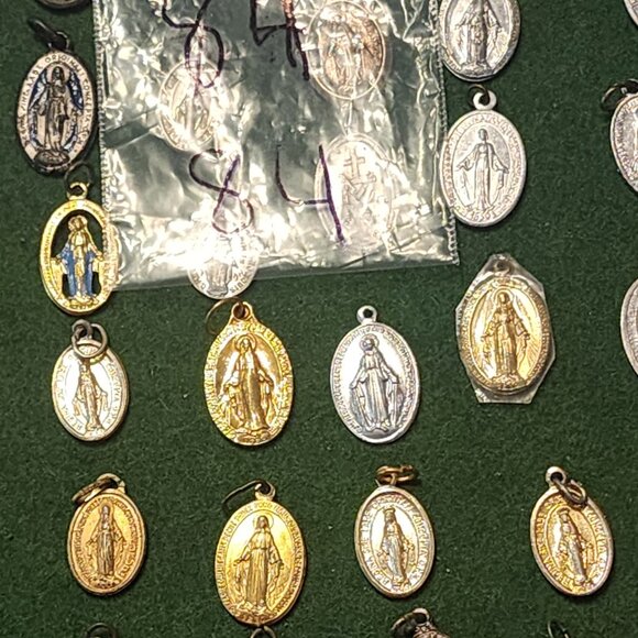 Huge Lot of Around 200 Devotional Catholic Religious Medals, LOW PRICE $1 each - Picture 3 of 7